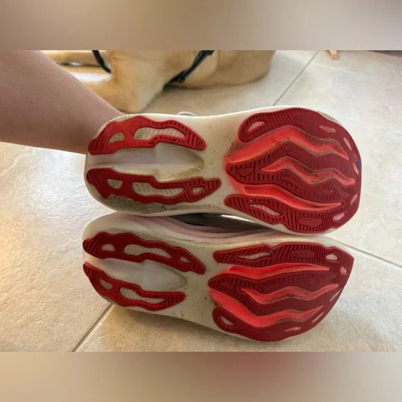 Brooks Glycerin MAX Women's
Athletic Shoes - White and Pink - Picture 6 of 10